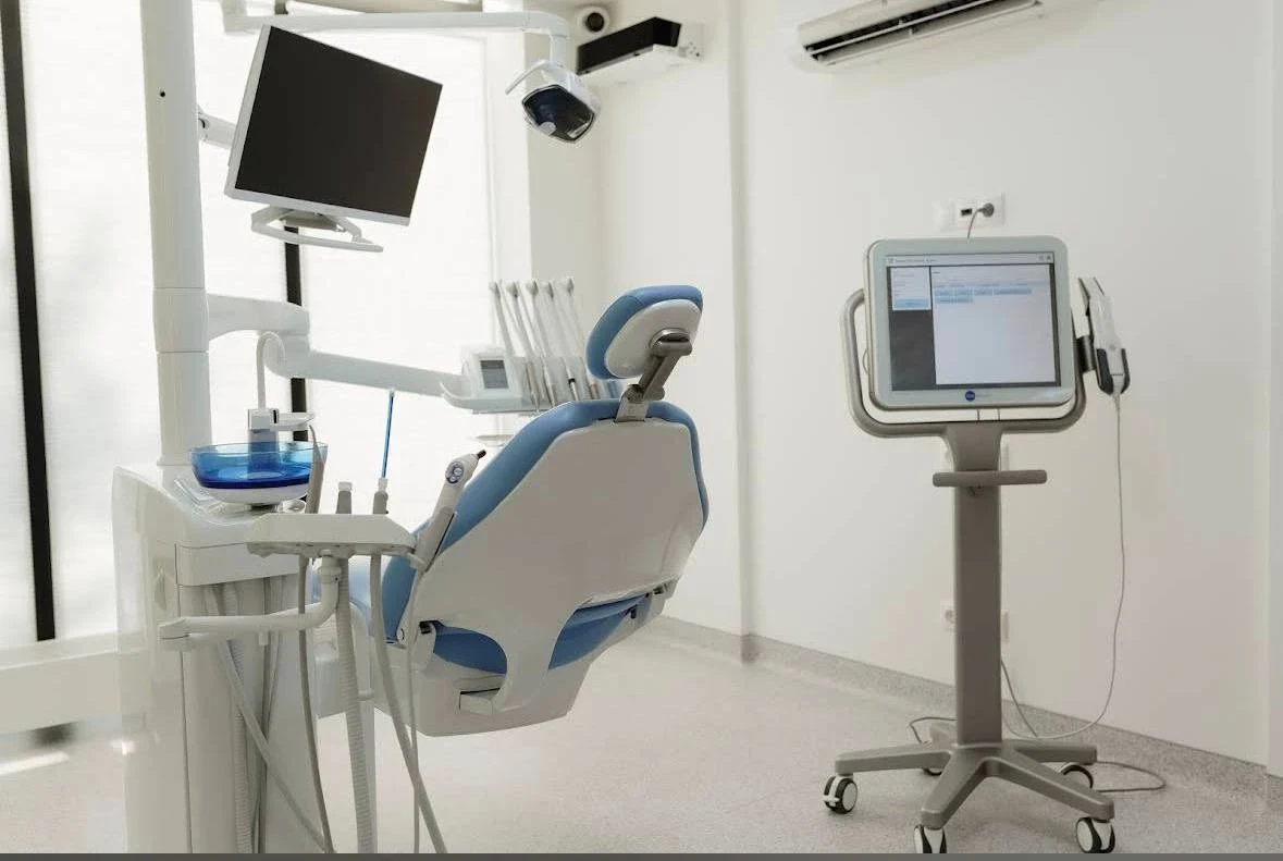 Кабінет SVITLA Dental Clinic: стоматологічна установка та 3D-сканер